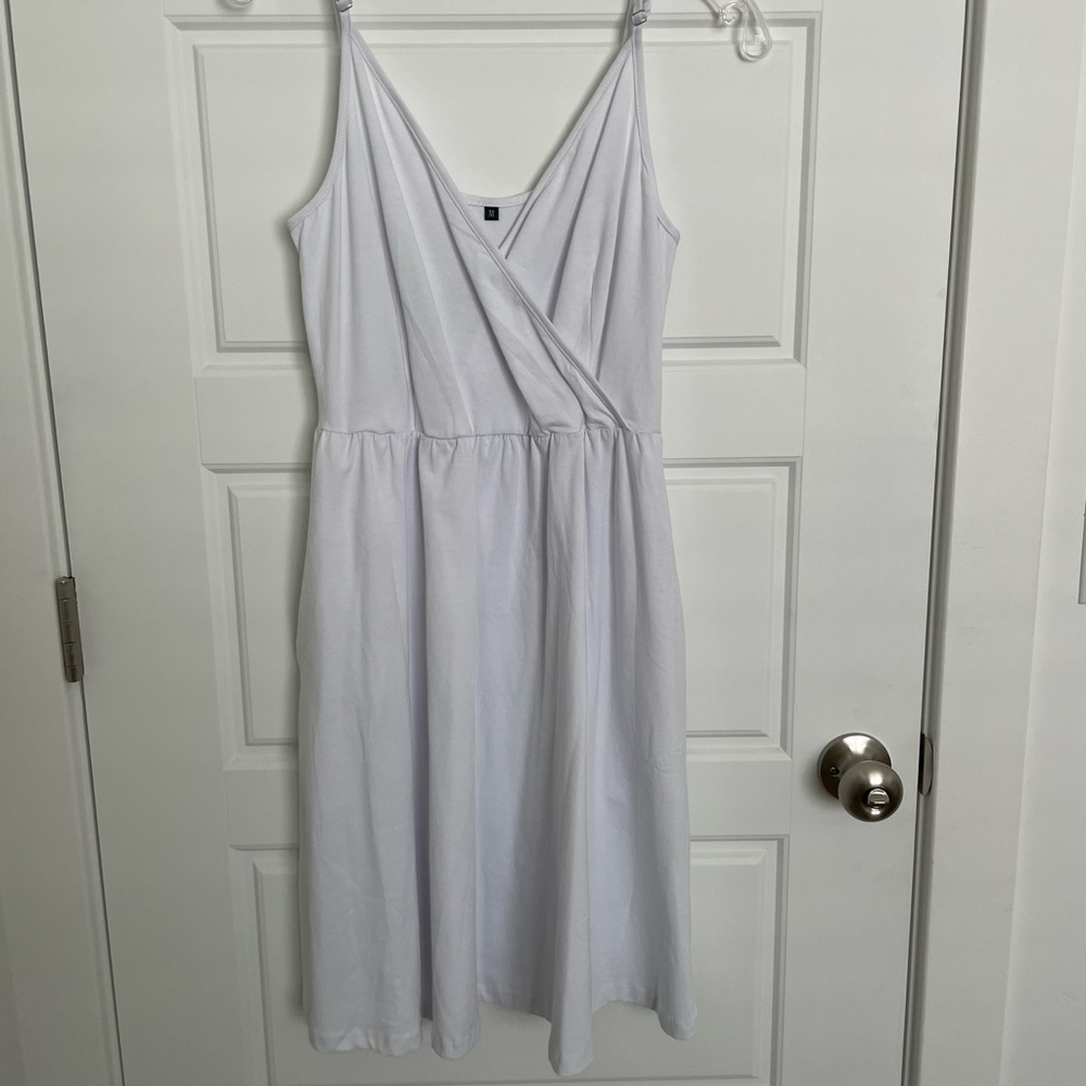 Casual White Fit and Flare Dress with Pockets Med